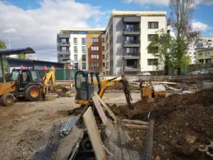 Багер изкопал канал кърти дум