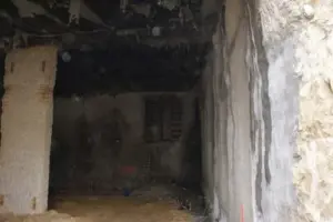 Работници къртят в метостранция 14