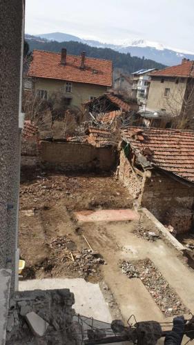 Къртене на бетон и тухла в частен обект в село Герман